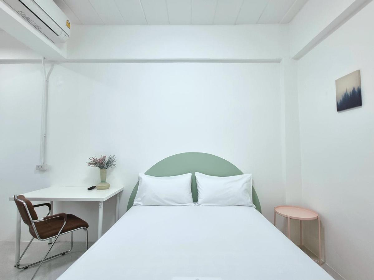 The Zai Apartment Ban Krathum Lom Экстерьер фото